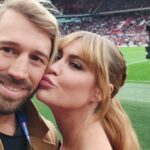 Camilla Kerslake Instagram - I live for a big finish ❤️ Fun fact, the first time I sang in a stadium I was so terrified I had to have hypnotherapy just to get through it! Now it's one of my favourite things to do. Old Trafford