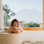 Camille D. Sperandio Instagram - Non mais… La vue !!?? prendre un bain n’aura jamais été aussi agréable. 🫧 Tzununá Lake Atitlán Guatemala