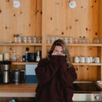 Camille D. Sperandio Instagram - CABIN TOUR — y’a vraiment rien qui m’apaise plus que d’être dans un endroit comme celui-ci, clairement passion chalet. 📍 Résidence des stagiaires, @jardinsdemetis (sauvegarde ce REEL pour ta prochaine escapade vers la Gaspésie!)