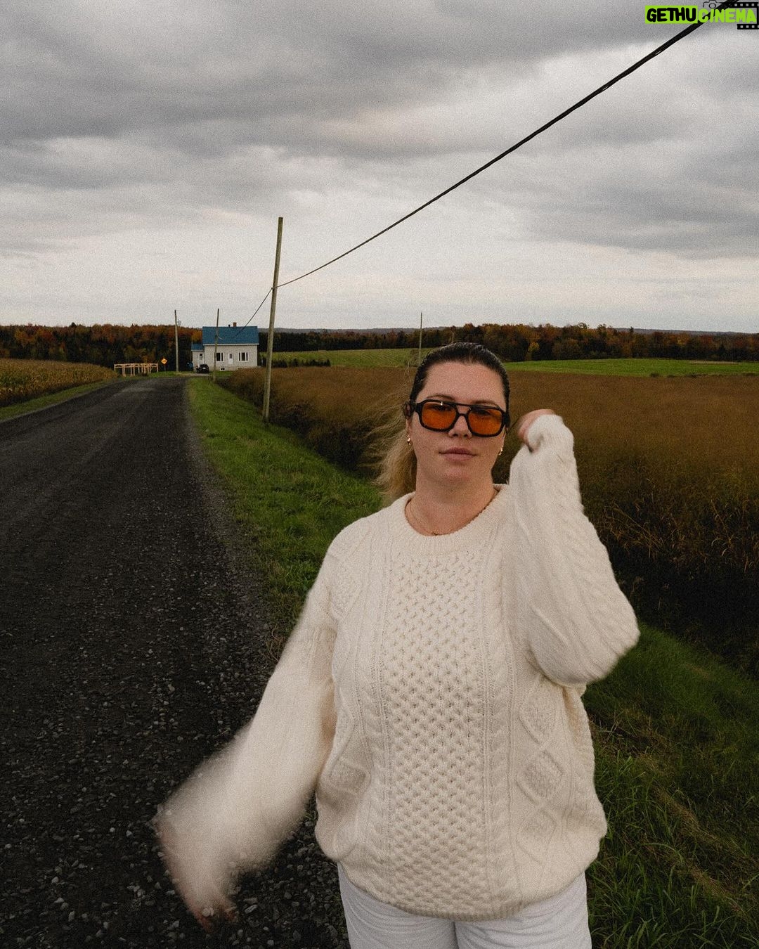 Camille D. Sperandio Instagram - ce petit getaway fût très plaisant 🍂🥾⛰️🌾🤎 Estrie
