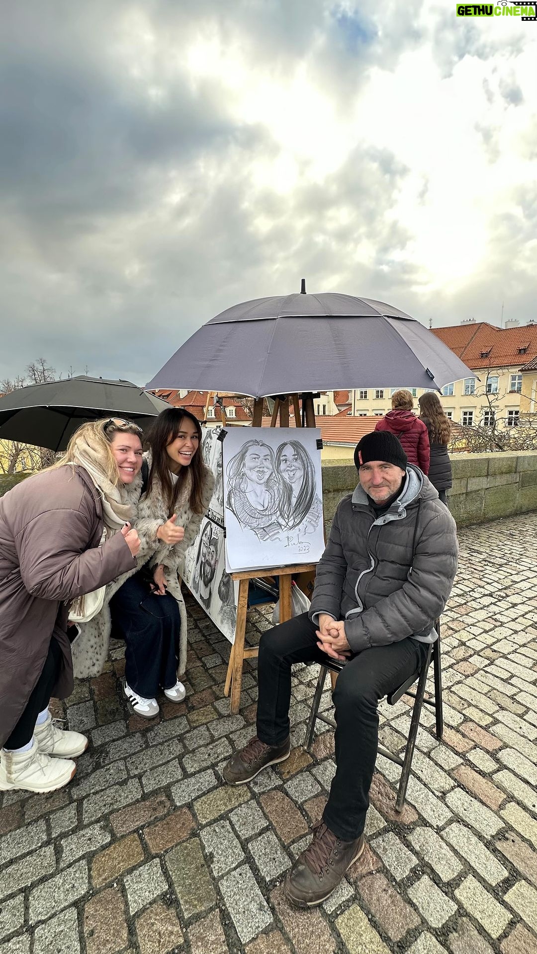 Camille D. Sperandio Instagram - Comment il a fait pour savoir? 😂😂 Lolol Prague, Czech Republic