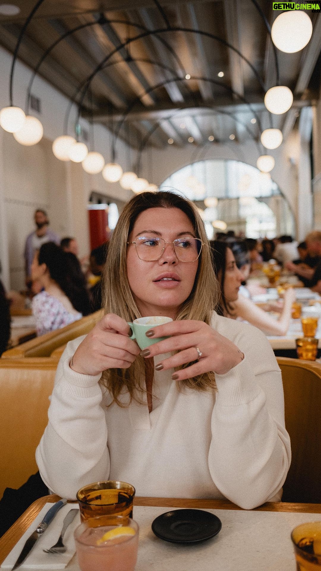 Camille D. Sperandio Instagram - BUT FIRST, BRUNCH 🥞🍓 — j’adore ajouter une touche d’élégance à mes looks grâce à mes lunettes @bonlook Field Gold — surtout pour déguster mes pancakes aux fraises préférées au Dandy! — CAM30 pour 30$ off! I love adding a little touch of elegance to my look with my Field Gold glasses from @bonlook, especially when enjoying THE best spot to have delicious strawberry pancakes at the Dandy located in Old Montreal! 🤍 ad