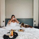 Camille D. Sperandio Instagram - Merci @warwicklecrystal pour ce staycation. 🍳☕️🫐