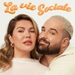 Camille D. Sperandio Instagram - La vie sociale est de retour pour une saison 02! Cette nouvelle année sera remplie de discussions bienveillantes avec des invités généreux qui ont accepté de partager leur histoire avec nous. On parlera d’amour, de bonheur, d’amitié, de persévérance, de l’importance de rêver et de connecter avec les humains qui nous entourent. C’est ça La vie sociale: des conversations qui nous permettent de nous retrouver et de nous reconstruire. Nous sommes fiers de ces nouveaux épisodes qui ont poussé nos réflexions encore plus loin. Ce projet nous tient beaucoup à coeur et on est vraiment touchés de vous savoir à l’écoute chaque semaine. On a hâte de partager tout ça avec vous! Merci à nos partenaires sans qui ce projet ne pourrait exister : @matelasbonheur @lanaturacasa et @restaurantszibo 🤍 Et un immense merci à cette équipe de femmes merveilleuses qui ont su magnifiquement réaliser notre vision. Photo : @emihebert Mise en beauté : @misslala_makeup Graphisme : @petiteboiteboire