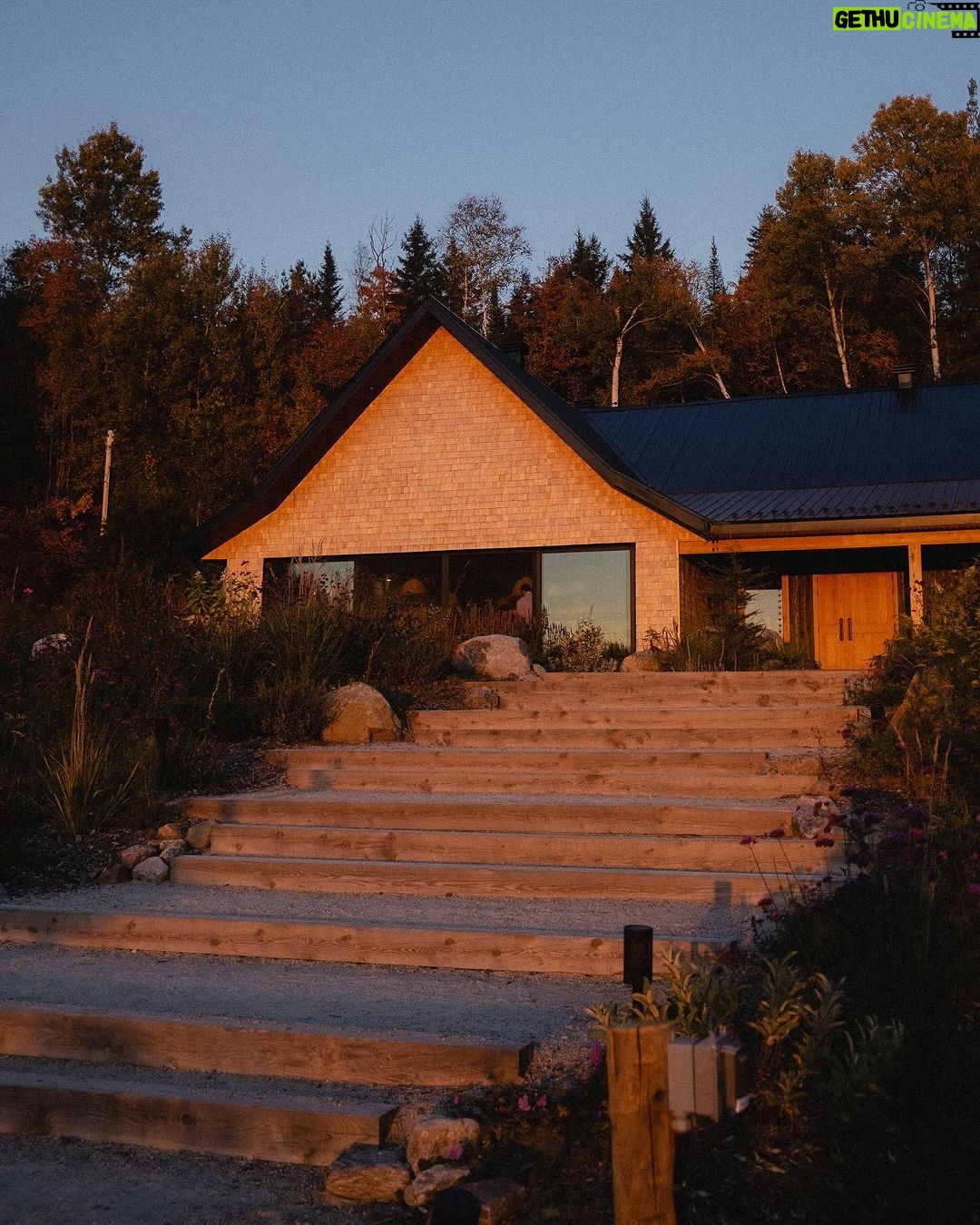 Camille D. Sperandio Instagram - découverte de @maisondesoma et complètement sous le charme de cet endroit. 🌾 Merci pour cette soirée magique où on a pu découvrir les lieux et y déguster un menu 9 services, frais, bio et local. 10/10 ⭐️
