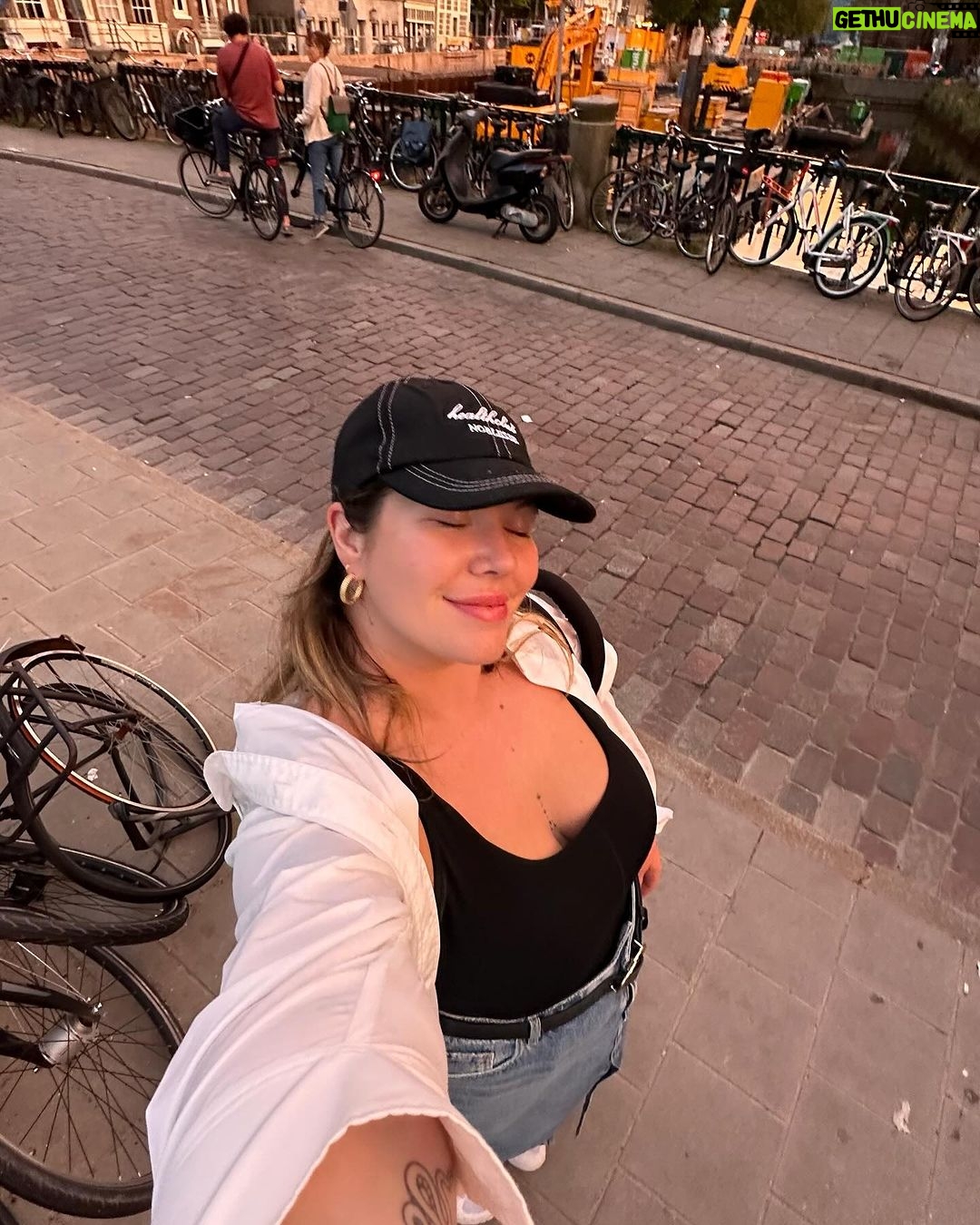 Camille D. Sperandio Instagram - bye bye Septembre 👋🏻 de Tulum à Amsterdam passant par Paris, merci pour tous ces beaux moments entre amis.
