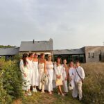 Camille D. Sperandio Instagram - 🌿 Retour aux sources @yvesrochercanada recap photo dump – 10 choses que j’ai aimé de mon trip à La Gacilly! 1 – premièrement, l’endroit !!! La Grée des landes est un espace complètement zen et magnifique. Dès notre arrivée, on s’est senti apaisé par le décor féerique, les jardins, les piscines. C’était un vrai petit paradis! 2- Le village de La Gacilly, tellement charmant! On y trouve boutiques et restaurants, c’est définitivement une ville à visiter en Bretagne! 3 – les moments précieux et de fou rire avec ma @noemiebannes 4 – tous les goodies @yvesrochercanada – tout ce qu’on a pu tester et découvrir comme produits! En plus d’en apprendre plus sur l’héritage de la marque. 5- les repas !!! On a mangé comme des rois. Des repas botaniques, crées par des aliments fraîchement cueillis de leur jardin. J’en rêve encore! 6- toute la gang ! Tellement reconnaissante d’avoir pu vivre ça avec toutes ces belles personnes-là! Go give them a follow 😊 7- l’atelier culinaire avec Mark Greenfield, une légende!!! (il a cuisiné entre autre pour la Reine, Prince et Elton John!) 8- en savoir plus sur les propriétés de l’édulis et de toutes les plantes clé du succès de Yves Rocher. Le pouvoir des plantes est fascinant!!! 9- Visite du FabLab où on a pu en apprendre plus sur la fabrication durable des crèmes naturelles et responsables - on a même pu en crée une de toute pièce! 10 – La maison familiale de Yves Rocher situé dans le centre de La Gacilly, là où tout a commencé en 1959! En tant que skincare fan, c’était un rêve de pouvoir m’envoler vers la France pour en découvrir sur une des marques qui a forgé mon enfance et qui a été littéralement mes premiers contacts avec le skincare. Un gros merci à toute l’équipe chez Yves Rocher et Charlotte de @rosepr pour ce merveilleux voyage de presse! #YvesRocher - invitation