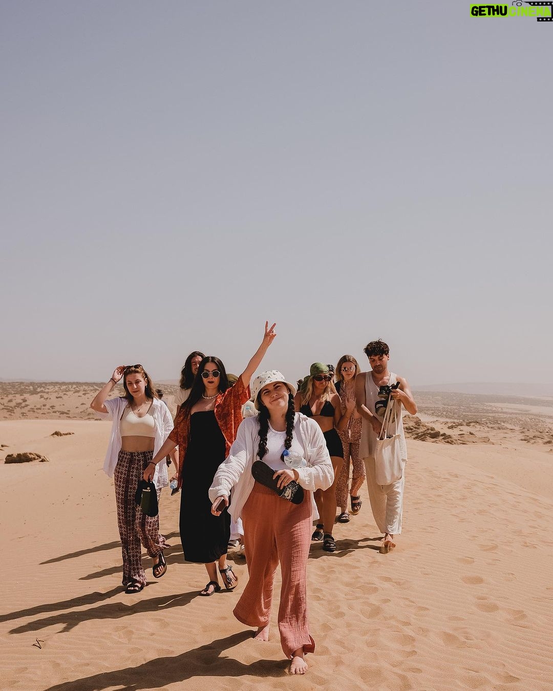 Camille D. Sperandio Instagram - OMG LA GANG!!!? Le plus beau concours de l’année!!! 🌟 !!! GAGNE TA RETRAITE INTERNATIONALE @doshayogacommunity !!! 🌟 L’opportunité d’une vie de partir à l’aventure avec une communauté consciente pour une expérience complètement inoubliable ✈️🌞🧜🏽♀️ Voici tous les détails pour participer ; ☼ Aime ce vidéo et partage ton expérience de RÊVE entre la MYSTIQUE au GUATEMALA, la YOGINI TANTRIQUE en RÉPUBLIQUE DOMINICAINE, la CHAKRA DETOX en INDE et l’AVENTURE au MAROC 🪄 ☼ Abonne-toi aux comptes suivants pour ne rien manquer des aventures de nos ambassadeur.trices et profs de l’année ; @cam_ds @guillaume.stamand @vanpailong @rosalielessard_ @alexane_pelletier @victoriakult @claudinelanglois @laura.ouellet @eaudecoco @wllmct @doshayogacommunity ☼ Partage la publication dans ta story pour répandre le bonheur :)))) Lea gagnant·e sera annoncé·e le 7 septembre 2023. * Le billet d’avion n’est pas inclus dans le prix BONNE CHANCE !!!! 🐚🐒✨🔮 Vidéo par @shotbyaxen
