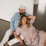 Camille D. Sperandio Instagram - I’m feeling 32 🎉 — another trip around the sun 🌞 Quelle immense chance et magnifique privilège de pouvoir célébrer mes 32 ans. En faisant un survol de ma dernière année — qui avait commencé, rappelons-nous, avec un accident de surf — je ne m’aurais JAMAIS attendue à vivre autant de choses cette année. À travers le lancement de mon balado, plusieurs voyages transformateurs, une retraite spirituelle au Maroc, ma face dans les métros, et plein de beaux moments remplis de connexion et d’amour, j’ai tellement appris et grandie. Je suis tellement reconnaissante de cette vie et je ne la prendrai jamais pour acquis. Pour terminer, merci d’être là. Merci pour votre bienveillance, pour votre support. Je commence cette 32e année avec plein d’énergie et remplie de gratitude 🦋🌀✨🫂💛