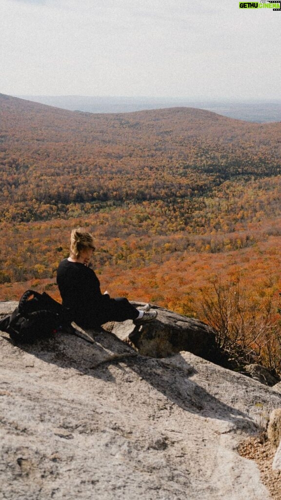 Camille D. Sperandio Instagram - SAVE THIS FOR LATER 🤎🍂✨ Take care of this beautiful place, leave no trace, be kind to nature, stay on trail, and always pack out your garbage, leave it better than you found it. 📍Sentier des Cimes, Mont Mégantic 🥾 12.4km round-trip — dénivelé 390m — intermédiaire Mont-Mégantic National Park