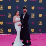 Camilo Instagram - Felices de estar juntos, haciendo lo que amamos, a punto de cantar y aparte muy nominadossss 🤍 Graciasss @premiolonuestro @univision