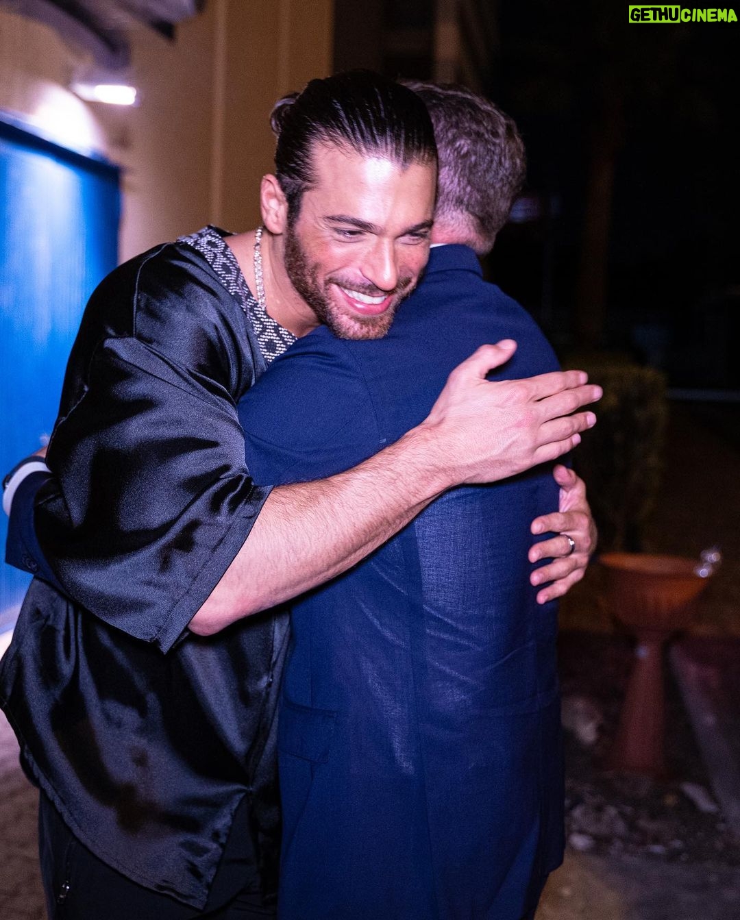 Can Yaman Instagram - Un nuovo riconoscimento per il "Break The Wall Tour" e la @canyamanforchildren durante la presentazione dei vincitori dell'undicesima edizione del bando "Orizzonti Solidali". Ringrazio De Cecco e la fondazione Megamark per l'invito e per il loro costante impegno nel sociale. Un caloroso saluto alla meravigliosa Puglia e alla città di Bari. Lavoriamo su nuovi obiettivi e al nuovo tour, stay tuned!