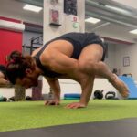 Can Yaman Instagram – Ormai altri livelli 💦

È una posizione yoga direi abbastanza tosta da rimanere fermo 30 secondi per un tipo come me di 100 kg di peso e alto 1.88 😏 L’anno scorso non ce la facevo con tutti i dolori di schiena che avevo, oggi invece ci sono riuscito 🦾
