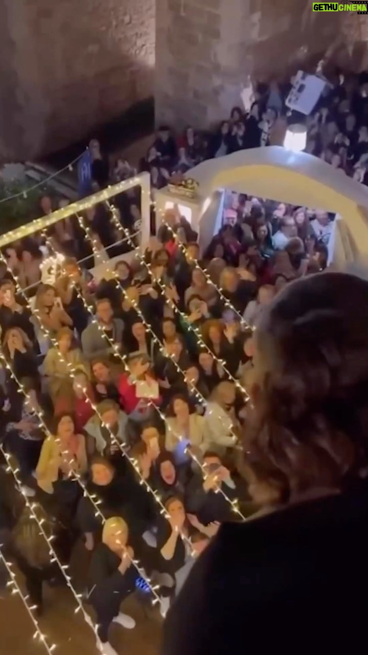 Can Yaman Instagram - A Polignano, nella esclusiva e suggestiva location del ristorante #terrazzemonachile, abbiamo dato vita ad un bellissimo evento e la calorosa partecipazione ci ha confermato quanto il futuro dei nostri ragazzi stia a cuore a tante brave persone. In questa splendida occasione si sono schierati al nostro fianco dei nuovi compagni di viaggio che con il loro importante sostegno ci aiuteranno ad abbattere il muro: Grazie @primadonnacollectionofficial , felici di continuare il tour insieme. Continuate a seguirci @canyamanforchildren #BreakTheWallTour2023 Evento in collaborazione con il @policlinico.umberto1 di Roma #primadonnacollection #canyamanforchildren #amoregeneraamore #breakthewalltour #adolescenti #polignanoamare #puglia Polignano a Mare