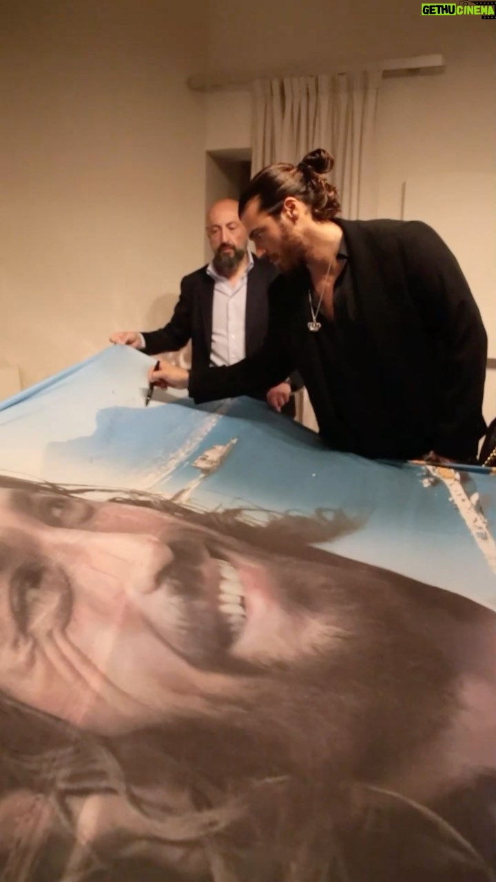 Can Yaman Instagram - Il nostro tour è stato abbracciato anche dal tenebroso e affascinante Vesuvio che insieme al suo popolo ha trasmesso tutto il calore dei Campani... Evento in collaborazione con il @policlinico.umberto1 di Roma
Partner tecnici: @mercedesbenzitalia #canyaman #canyamanforchildren #amoregeneraamore #breakthewalltour #BreakTheWallTour2023 #adolescenti #campania #pompei