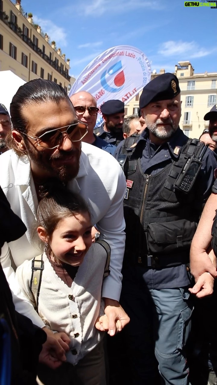 Can Yaman Instagram - Una giornata intensa, ricca di emozioni e nuovi importanti amici … Grazie a tutti ! #canyamanforchildren #canyaman #breakthewalltour #breakthewalltour2023 #amoregeneraamore #AnniversarioPolizia #donatorinati @policlinico.umberto1 @dolcegabbana @mercedesbenzitalia @poliziadistato_officialpage @canyamanforchildren Piazza Di Spagna, Roma