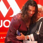 Can Yaman Instagram - Felice ed emozionato di aver incontrato i miei fan durante l'evento organizzato dalla libreria @mondadoriduomo 📖 a Milano. Un libro che ho voluto fortemente per condividere, con tutti voi, il cammino che mi ha portato ad essere l'uomo che sono oggi, andando oltre l'attore 😇 Un ringraziamento speciale va sicuramente a @mondadorielecta, che ha permesso di far diventare realtà tutto questo ✨ #CanYaman #SembraStranoAncheaMe #mondadorielecta #firmacopie #eventi #mondadoriduomo Milano Duomo