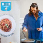 Can Yaman Instagram - Grazie Heinz Beck @heinzbecklapergola e De Cecco @dececco_pasta per avermi permesso di comprendere a fondo cosa vuol dire mangiare sano 🍝 Devo dire che in cucina è bravo anche Heinz 😅😂🙏 Grazie a tutti voi che avete dimostrato come al solito un calore enorme ♥️ Mai abbassare la guardia per la salute del nostro futuro 🤝 @canyamanforchildren #BreakTheWallTour2023 😇 #canyamanforchildren #breakthewalltour #adolescenti #Fiuggi #AllaDeCecco #dececcopasta #alimentazionesana #nutrizioneconsapevole