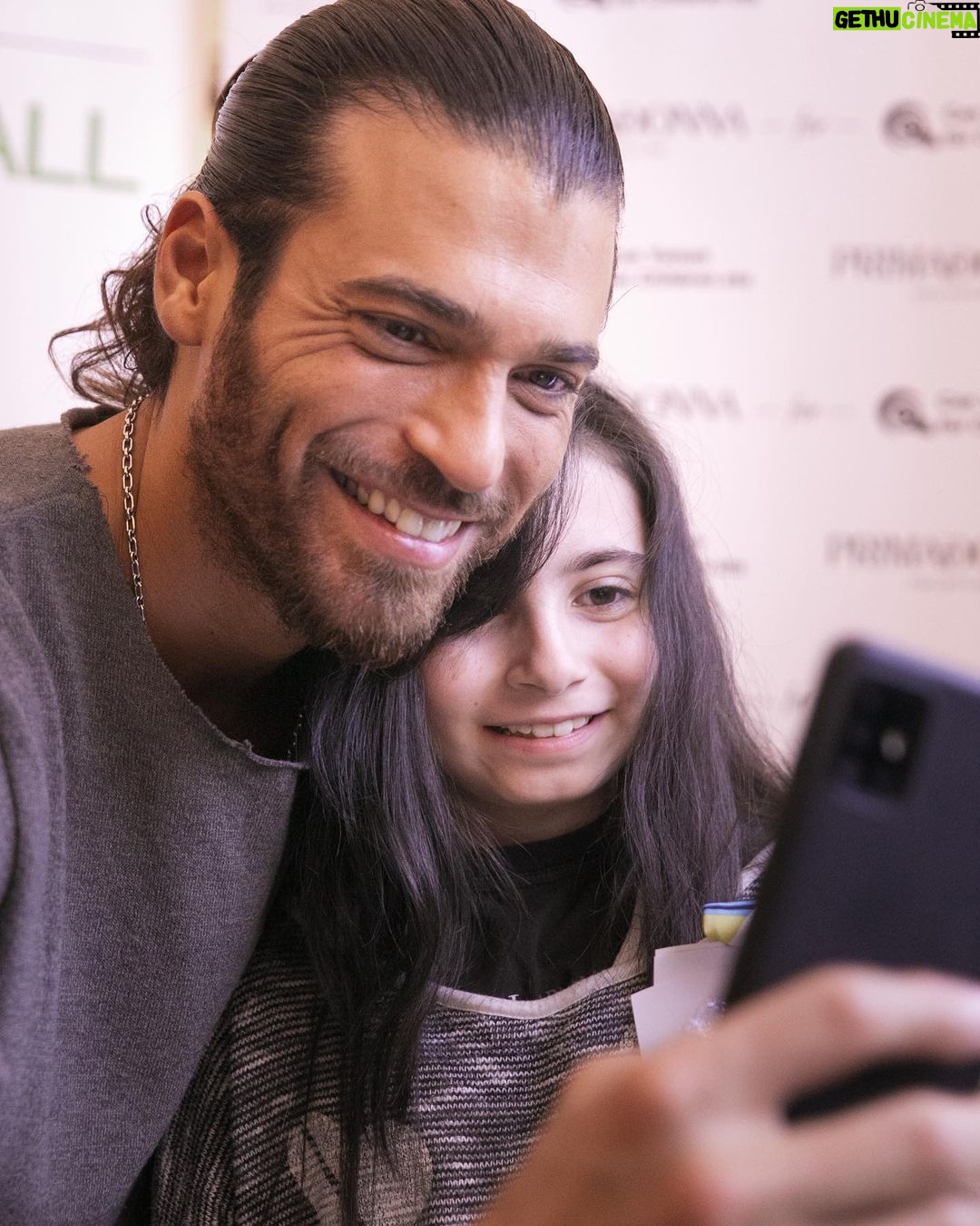 Can Yaman Instagram - Nella splendida location di Torre Giulia a Cerignola una sfilata di giovanissimi fan ha riempito i nostri cuori di gioia e allegria, grazie piccoli amici siamo qui per voi! Grazie ancora per il supporto a @primadonnacollectionofficial e @mercedesbenzitalia Evento in collaborazione con @policlinico.umberto1 di Roma @canyamanforchildren #breakthewalltour #breakthewalltour2023 #adolescenti #Puglia