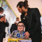 Can Yaman Instagram - Scatti belli, quelli teneri 🥰 @canyamanforchildren #BreakTheWallTour2023