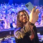 Can Yaman Instagram - 📸✨ #BreakTheWallTour2023 @canyamanforchildren Ragusa, Sicilia 📍 A presto ♥️ Un grazie speciale al mio team che rende possibile quello che voglio e organizza tutto all’altezza 🦾 @franciomw @macellariroberto @88_marce_88 @franciolis Ragusa, Italy