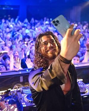 Can Yaman Instagram - 📸✨

#BreakTheWallTour2023
@canyamanforchildren 

Ragusa, Sicilia 📍

A presto ♥️

Un grazie speciale al mio team che rende possibile quello che voglio e organizza tutto all’altezza 🦾

@franciomw 
@macellariroberto 
@88_marce_88 
@franciolis