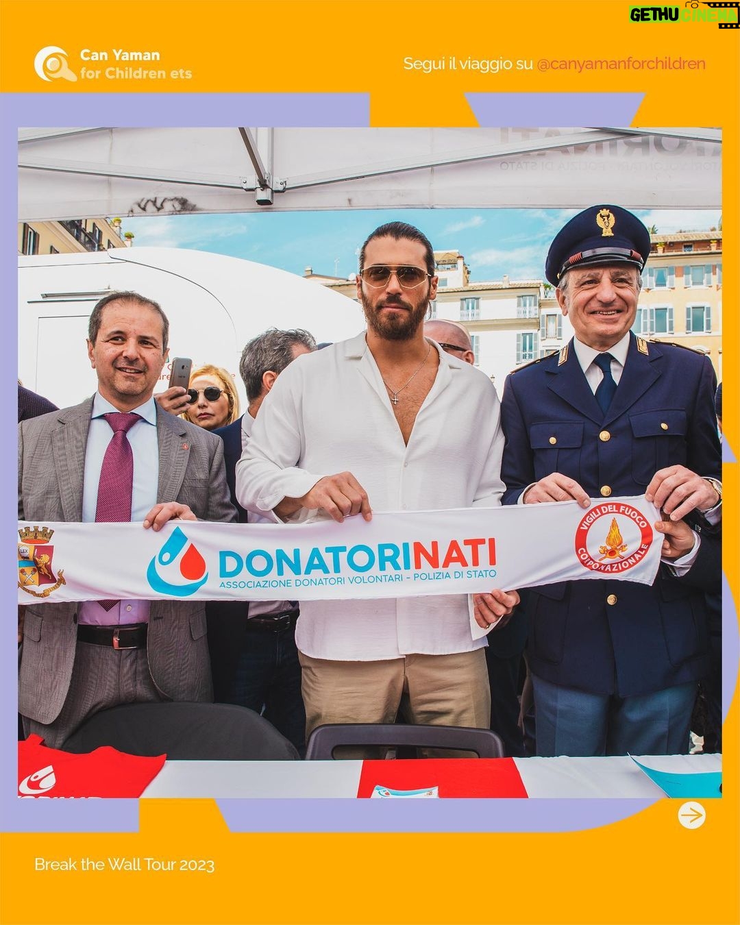 Can Yaman Instagram - “Ampio è il sentimento dell'altruismo ed immensamente grande l'aiuto che concretamente si può dare al prossimo diventando donatori. La Polizia di Stato da tempo promuove e sostiene un gesto così nobile e spesso indispensabile”. Queste le parole del Presidente Nazionale DonatoriNati Claudio Saltari: un inno alla vita. Oggi @canyaman in occasione del 171° anniversario della Fondazione della Polizia di Stato, insieme con il Capo Della Polizia Lamberto Giannini e il Ministro dell'Interno Matteo Piantedosi hanno ricordato ai cittadini l’importanza del donare. L’invito è rivolto soprattutto ai giovani, protagonisti di #breakthewalltour: sono loro il nostro futuro. Insieme per un mondo diverso e in ascolto, dove la possibilità di una vita migliore dipende anche dal nostro impegno. Evento in collaborazione con il @policlinico.umberto1 di Roma
Partner tecnici: @dolcegabbana @mercedesbenzitalia #canyaman #canyamanforchildren #amoregeneraamore #AnniversarioPolizia #essercisempre #donatorinati #failasceltagiusta @poliziadistato_officialpage