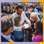 Can Yaman Instagram - “Ampio è il sentimento dell'altruismo ed immensamente grande l'aiuto che concretamente si può dare al prossimo diventando donatori. La Polizia di Stato da tempo promuove e sostiene un gesto così nobile e spesso indispensabile”. Queste le parole del Presidente Nazionale DonatoriNati Claudio Saltari: un inno alla vita. Oggi @canyaman in occasione del 171° anniversario della Fondazione della Polizia di Stato, insieme con il Capo Della Polizia Lamberto Giannini e il Ministro dell'Interno Matteo Piantedosi hanno ricordato ai cittadini l’importanza del donare. L’invito è rivolto soprattutto ai giovani, protagonisti di #breakthewalltour: sono loro il nostro futuro. Insieme per un mondo diverso e in ascolto, dove la possibilità di una vita migliore dipende anche dal nostro impegno. Evento in collaborazione con il @policlinico.umberto1 di Roma   Partner tecnici: @dolcegabbana @mercedesbenzitalia #canyaman #canyamanforchildren #amoregeneraamore #AnniversarioPolizia #essercisempre #donatorinati #failasceltagiusta @poliziadistato_officialpage