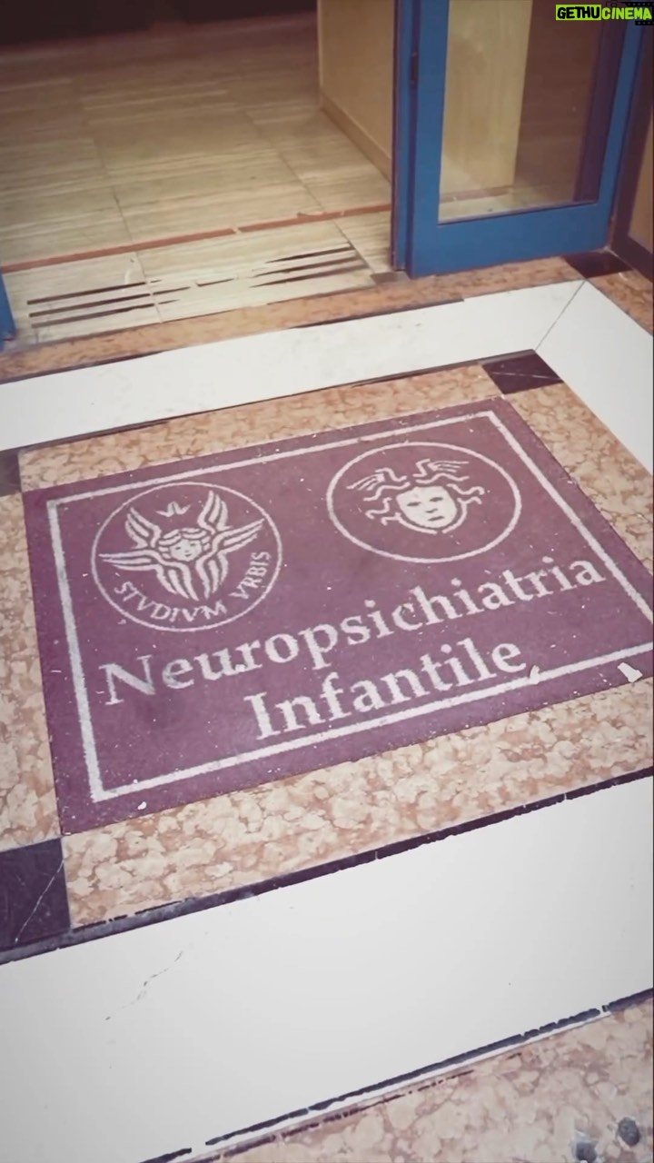 Can Yaman Instagram - #Repost @canyamanforchildren ... Finalmente possiamo annunciare l’inizio dei lavori al reparto di Neuropsichiatria del Policlino Umberto I. Sono stati mesi impegnativi. Il progetto ha visto coinvolti numerosi professionisti su più fronti (sia dal punto di vista tecnico che dal punto di vista medico). Sono tante le persone che hanno lavorato affinché il progetto del reparto rispondesse pienamente alle esigenze necessarie a far fronte alle necessità dei nostri piccoli, grandi eroi. Un nuovo reparto caldo, accogliente e all’avanguardia, dove bambini e ragazzi potranno vincere le loro battaglie grazie all’aiuto di medici ed infermieri, senza sentirsi stretti in un ambiente ospedaliero, affinché il loro percorso sia rischiarato da nuova luce, quella generata dall’amore che gli stiamo trasmettendo e dalla volontà di tendergli la mano. Questo video è per voi tutti. Vogliamo rendervi partecipi dello stato di avanzamento dei lavori. Vogliamo farvi capire che tutto questo è stato possibile anche grazie al vostro sostegno. Il “Break the Wall tour” non è stato solo una promessa e questo video lo racconta. Continuate a sostenerci. Possiamo fare ancora tanto assieme. Can Yaman for Children @canyaman @canyamanforchildren @policlinico.umberto1 #canyamanforchildren