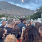 Can Yaman Instagram - Insieme ai miei fan veri … Come sempre anche oggi al campo base dopo che finisce il set.. Si fa una fatica smisurata ma ne varrà la pena… Viola Come il Mare 2 sarà uno spettacolo ✨ Grazie del costante sostegno 🫶🏿 Mondello