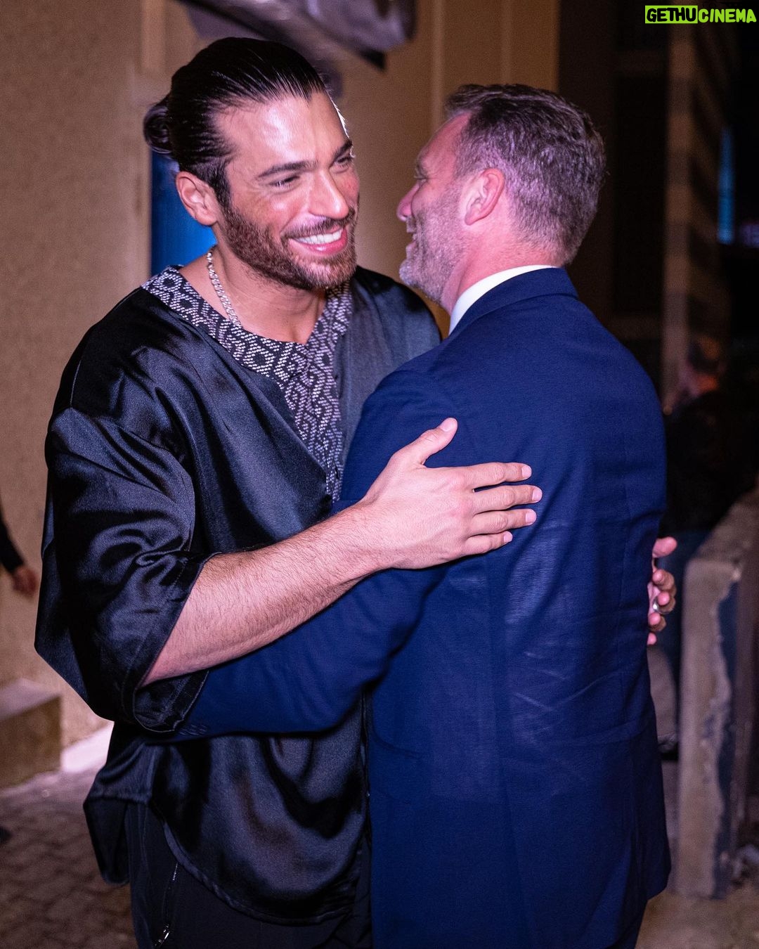 Can Yaman Instagram - Un nuovo riconoscimento per il "Break The Wall Tour" e la @canyamanforchildren durante la presentazione dei vincitori dell'undicesima edizione del bando "Orizzonti Solidali". Ringrazio De Cecco e la fondazione Megamark per l'invito e per il loro costante impegno nel sociale. Un caloroso saluto alla meravigliosa Puglia e alla città di Bari. Lavoriamo su nuovi obiettivi e al nuovo tour, stay tuned!