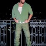 Can Yaman Instagram - Tra un ciak e l’altro in un periodo intenso di riprese, un sabato dedicato a voi. Grazie sempre per la vostra sensibilità e generosità. Posillipo 30.09.2023 @canyamanforchildren #BreakTheWallTour