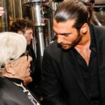Can Yaman Instagram - È un immenso orgoglio per me e per la Can Yaman for Children, ricevere questo prestigioso premio. Ringrazio Mede@ e la sua madrina, Anna Fendi, per aver insignito di tale riconoscimento la nostra associazione. I risultati di uno sforzo ingente, compiuto con il cuore, affinche tanti ragazzi possano tornare a sorridere. Rome, Italy
