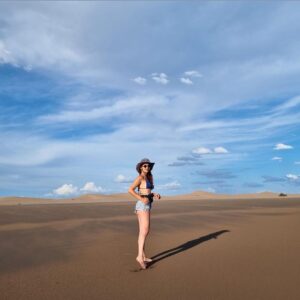 Cansu Demirci Instagram - Ayşegül sahilde 👙