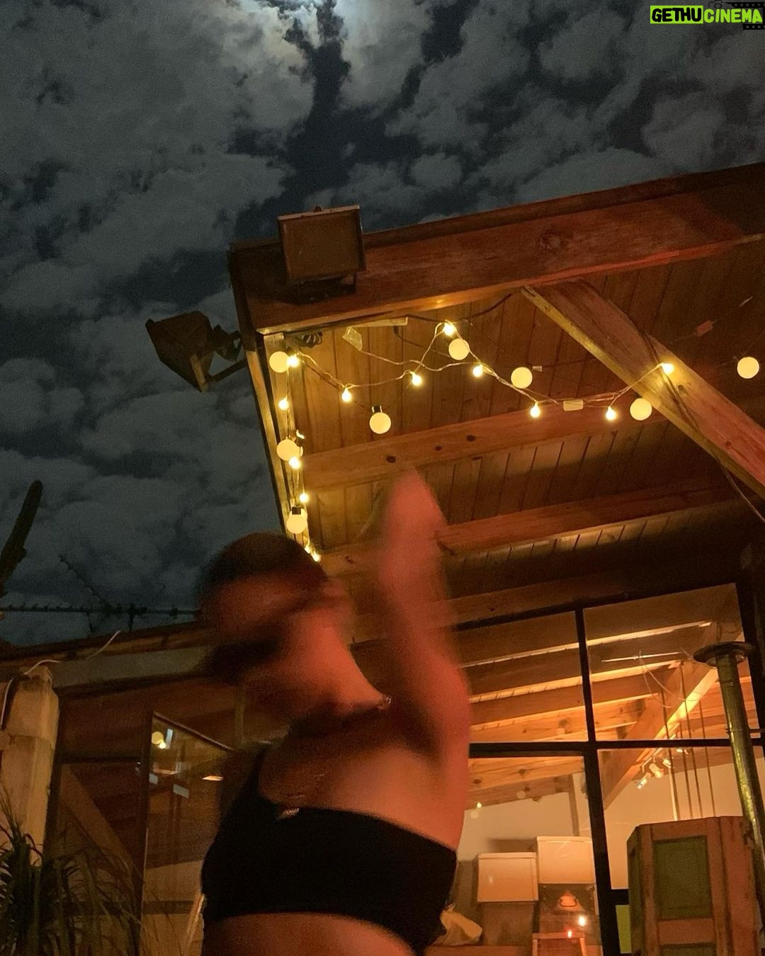 Cansu Demirci Instagram - Besar la luna 💋 Buenos Aires, Argentina
