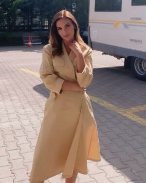 Cansu Demirci Instagram - Eski fotoğraflara gidildi özlenir gibi oldu… Sonra ışık hızıyla neden mesleği bırakıp uzaklaştığımı hatırladım 😐Neyse özlediysek bakarız buralarda bir çaresine yani hep bakmışımdır bir çaresine😎 Bu arada çarenin hep nedense çağre olarak yazılması bana daha uygun gelmiştir neyse bu da böyle bir bilgi olsun hadi size günaydın bana iyi geceler🚀