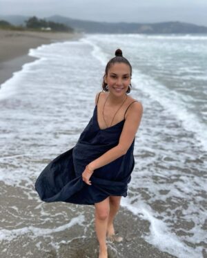 Cansu Demirci Instagram - Hayat hep hevesle yeniden baslayabilecek kadar cömert davransin hepimize🚀🤍