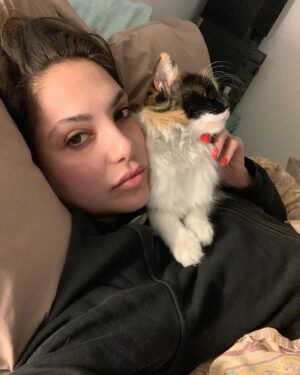 Cansu Demirci Instagram - Cok nankör tanidim hicbiri kedi degildindjdkdndldkd