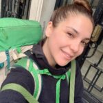 Cansu Demirci Instagram - Konusan fotograflar serisi!!! ☘️Tasiniyorumm!!!! ☘️Yaratici bir fakir olarak muzlu nutella esliginde harika editler yaptim! ☘️Yeni ev heyecaniyla erkenden ve mutlulukla odama sizan gunesin yüzümü oksamasiyla uyandim (bir tokatti daha cok neyse gecelim ) nshdjdndmd ☘️Cogunuzun bok attigi harika ojelerimi yedigim icin hayattaki favori rengime donus yaptim. ☘️Ali cok hastaydi o kafasi karisik kahvalti onun icindi ben kahvalti sevmem. ☘️Dibini siyirmadigim avokadolar benden hesap sormasin diye yesile boyandim. ☘️Yeni ev arkadasladimdan Lupita’nin sakin bir halini fotografladim. ☘️Isinlanmanin henuz kesfedilmedigini dusunmekle aptallik ettigimi baklavadan bir isirik alinca anladim. ☘️Tabi portaller arasi gecis dis etinde cekilme yapmis hemen bir destek aldik . ☘️Arjantin’i tatmak isteyen bir takipcimizle gerekeni yaptik! Buenos Aires, Argentina