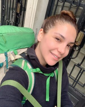 Cansu Demirci Instagram - Konusan fotograflar serisi!!!

☘️Tasiniyorumm!!!!

☘️Yaratici bir fakir olarak muzlu nutella esliginde harika editler yaptim!

☘️Yeni ev heyecaniyla erkenden ve mutlulukla odama sizan gunesin yüzümü oksamasiyla uyandim (bir tokatti daha cok neyse gecelim ) nshdjdndmd

☘️Cogunuzun bok attigi harika  ojelerimi yedigim icin hayattaki favori rengime donus yaptim.

☘️Ali cok hastaydi o kafasi karisik kahvalti onun icindi ben kahvalti sevmem.

☘️Dibini siyirmadigim avokadolar benden hesap sormasin diye yesile boyandim.

☘️Yeni ev arkadasladimdan Lupita’nin sakin bir halini fotografladim.

☘️Isinlanmanin henuz kesfedilmedigini dusunmekle aptallik ettigimi baklavadan bir isirik alinca anladim.

☘️Tabi portaller arasi gecis dis etinde cekilme yapmis hemen bir destek aldik .

☘️Arjantin’i tatmak isteyen bir takipcimizle gerekeni yaptik!