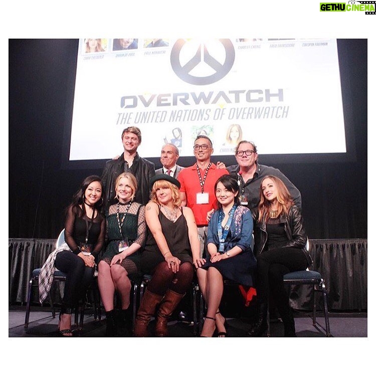 Cara Theobold Instagram - #tbt Looking back at Team Overwatch’s very first #Blizzcon back in 2016 (!!) what an amazing few days it was 🧡💫 ‘You know, the world could always use more heroes!’ . I hope everyone enjoys #BlizzConline this weekend 🤩 #Blizz30 #Overwatch #Tracer Anaheim Califorina
