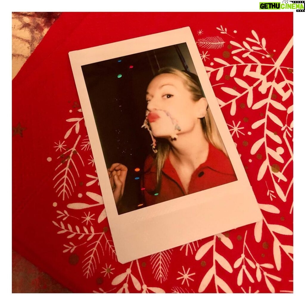 Cara Theobold Instagram - Someone’s been on the baileys 👀 #merrychristmas
