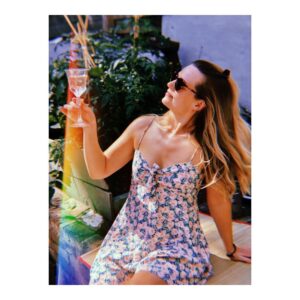 Cara Theobold Instagram - Rosé and swish o’clock