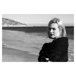 Cara Theobold Instagram - #challengeaccepted thank you @therealpearlmackie @isabellamacpherson #womenempowerment #womensupportingwomen raising each other up 🖤💪🏻💪🏼💪🏽💪🏾💪🏿 photo taken by another incredible woman @emmahollyjones - I would love to be on this beach right now.