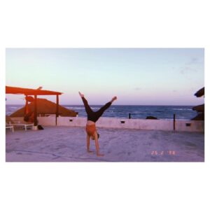 Cara Theobold Instagram - #TBT Not to take away from how much I love doing yoga classes online from my bedroom floor now (thank you @3tribesldn!) but I wouldn’t mind being back on this roof by the sea in Mexico instead... @steffywhiteyoga @hana_walker_brown @sileasmacinnes