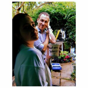 Cara Theobold Instagram - We made a film, we wrapped a film, we’re definitely delirious in these photos. Congratulations to @serpicleo1 and @maevademurger for being the writing/directing/producing/acting force that you are and for bringing together this incredible cast and crew 🔥

Watch. This. Space. #NobodyListensAnymore