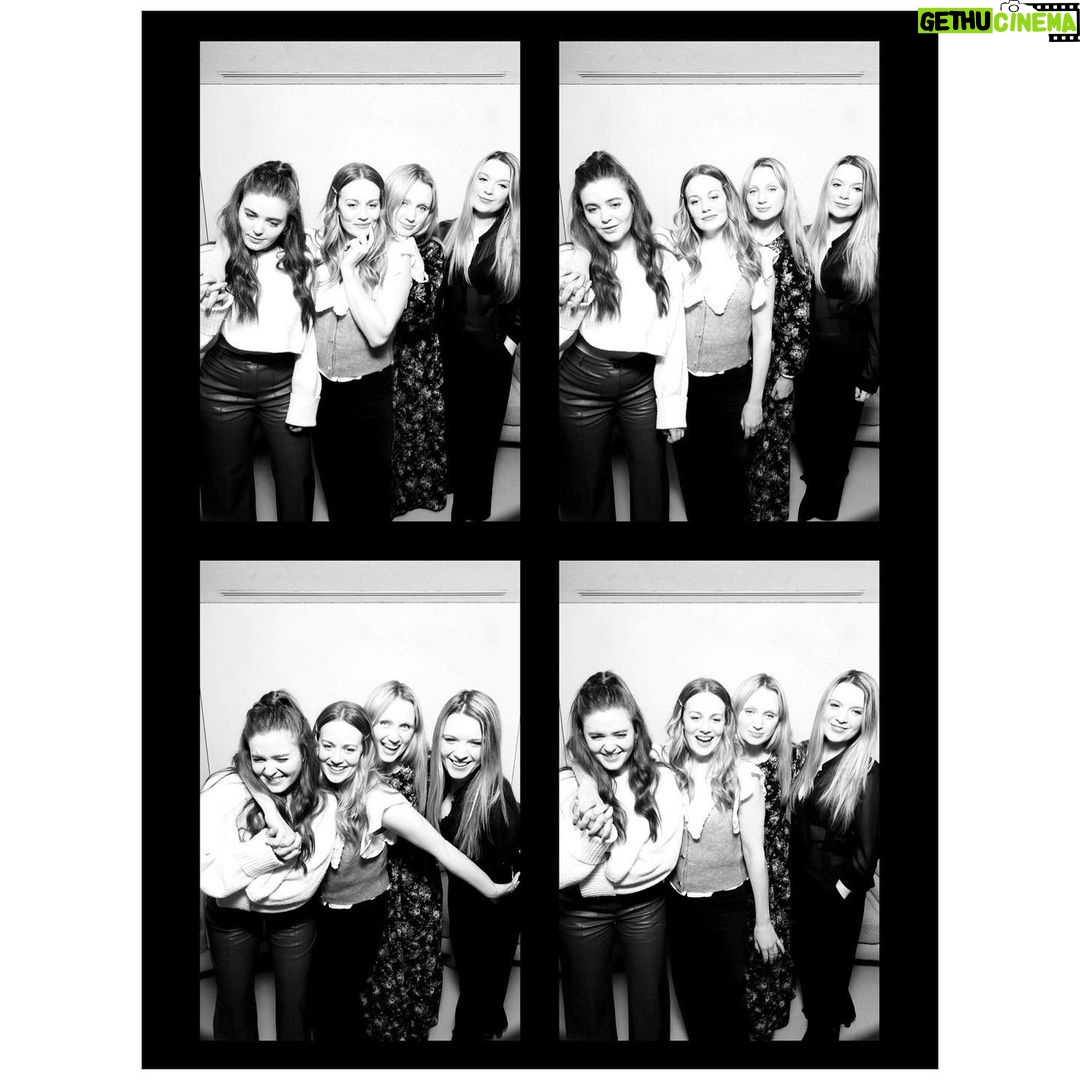 Cara Theobold Instagram - Girlband 🤍💣🥂 #birthdayweeeeeeek