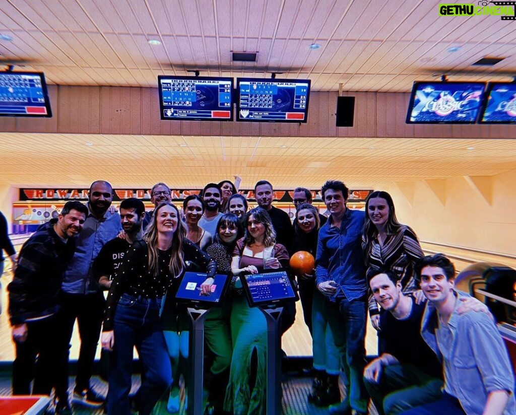 Cara Theobold Instagram - God I had a good birthday! ❤️🎳 Thank you to my spectacular friends for bringing their A game and to @samgswann for making all my cookie birthday cake dreams come true. No joke wanted one of them my entire life. Birthdaaaaaayyyyyyyyyyyy ✨✨✨✨✨✨✨✨