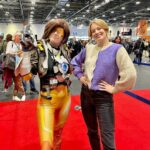 Cara Theobold Instagram - Me & Tracer & some really awesome Tracer cosplayers (& an Emily!) Thanks everyone for coming down to Comicon this weekend 😘⚡️ @mcmcomiccon #overwatch #tracer
