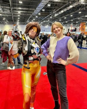 Cara Theobold Instagram - Me & Tracer & some really awesome Tracer cosplayers (& an Emily!)
Thanks everyone for coming down to Comicon this weekend 😘⚡️

@mcmcomiccon #overwatch #tracer